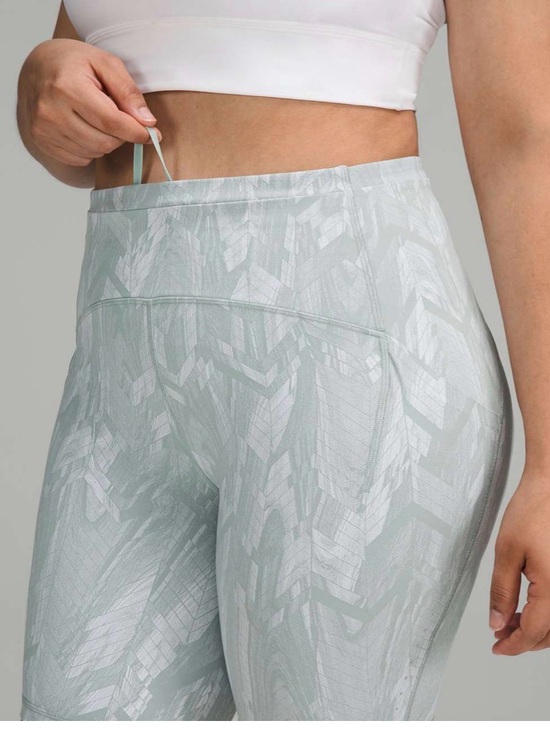 lululemon athletica Pants - Lululemon Swift Speed High-Rise Short 8" Reverberate Chevron Jacquard Size 8